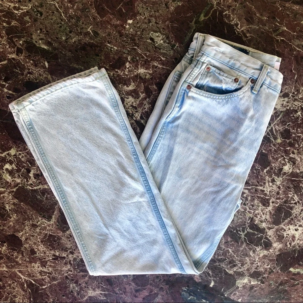 RE/DONE 90s High Rise Loose Jeans in Perfect Light Indigo Blue